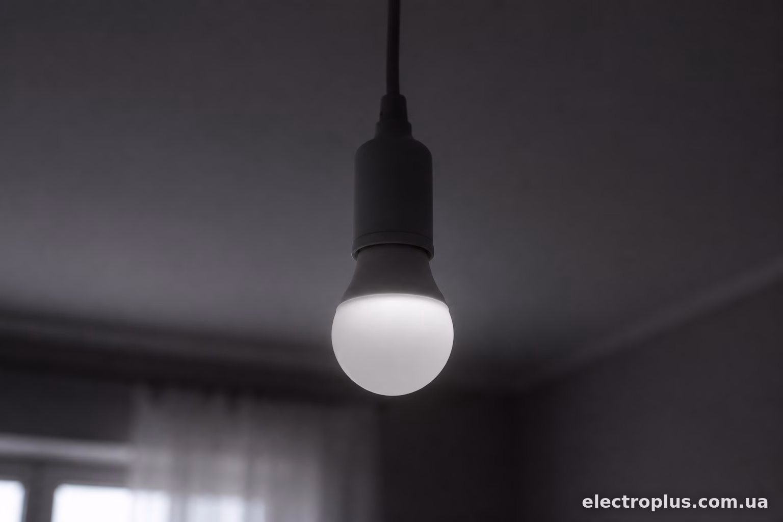 Чому LED-лампа блимає при вимкненому світлі