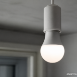 Чому LED-лампа блимає при вимкненому світлі